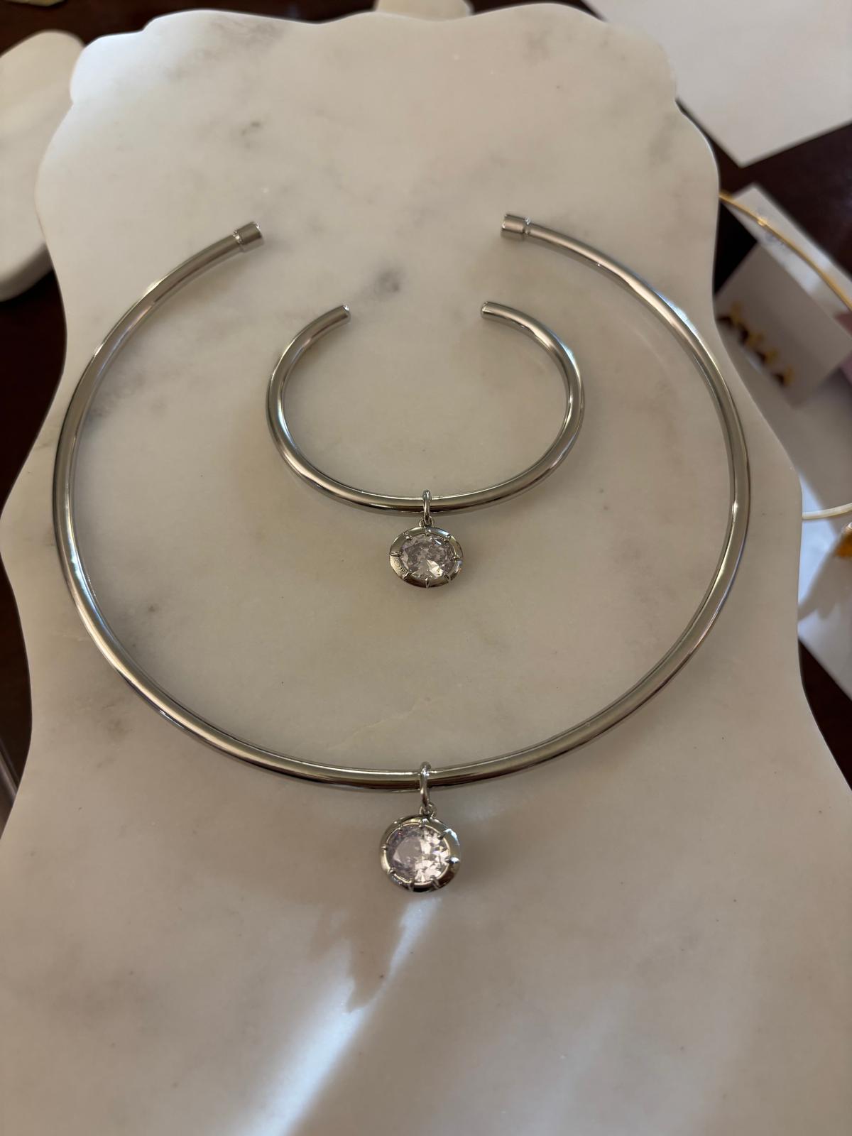 Necklace Shadow